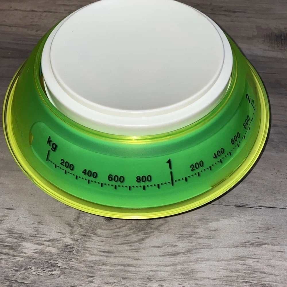 Tupperware Kitchen food Scale vintage green white pounds kgs 1970s 1980s rare
